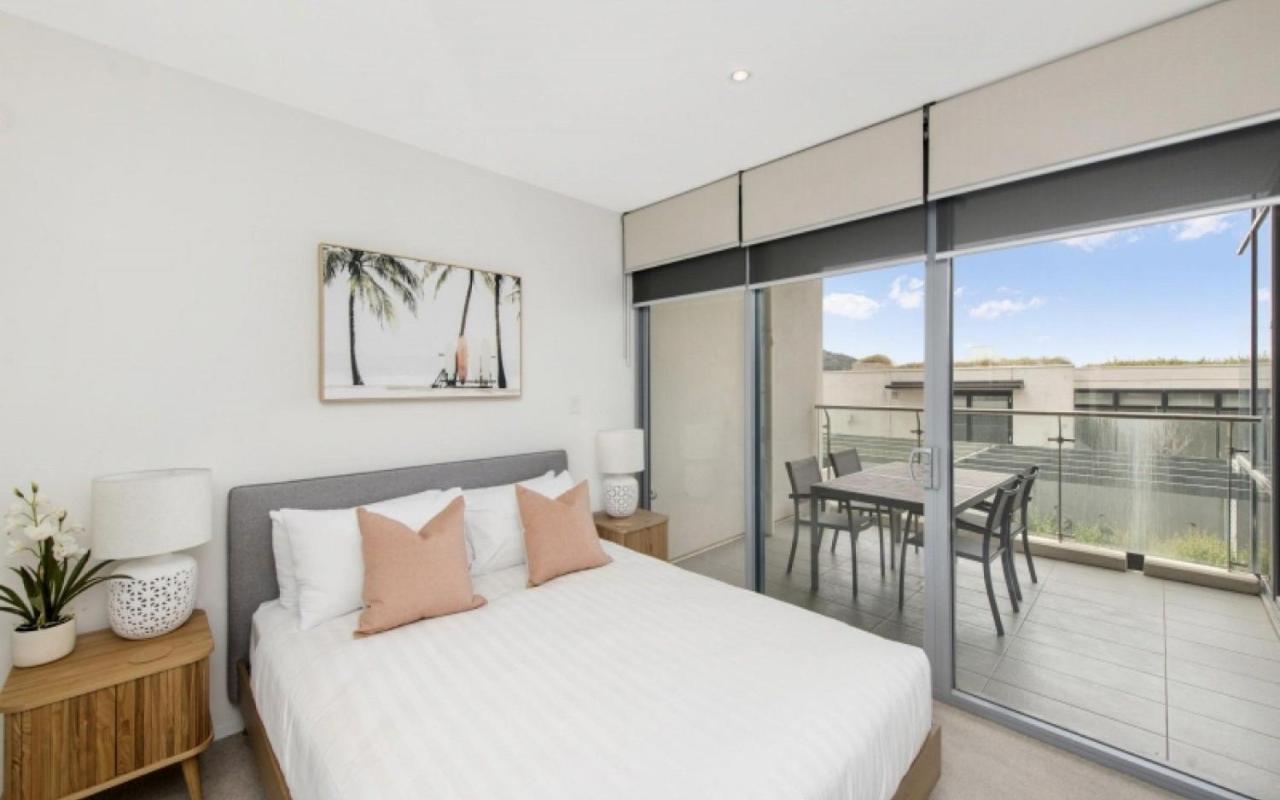 Appartamento Accommodate Canberra - Lakefront Kingston Esterno foto